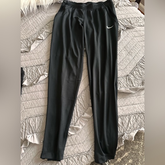 Nike like new athletic pants - Picture 1 of 7